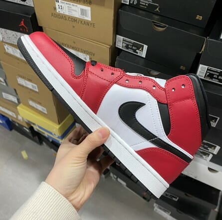 Air Jordan 1 Mid Black Red