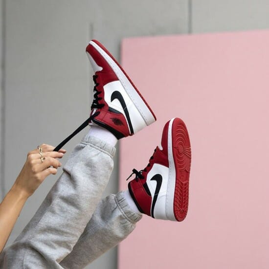 Air Jordan 1 Mid Chicago 2020 WhiteGym Red-Black Basketball Shoes 554724 173 AJ1 Unisex Sneakers (5)-550x550