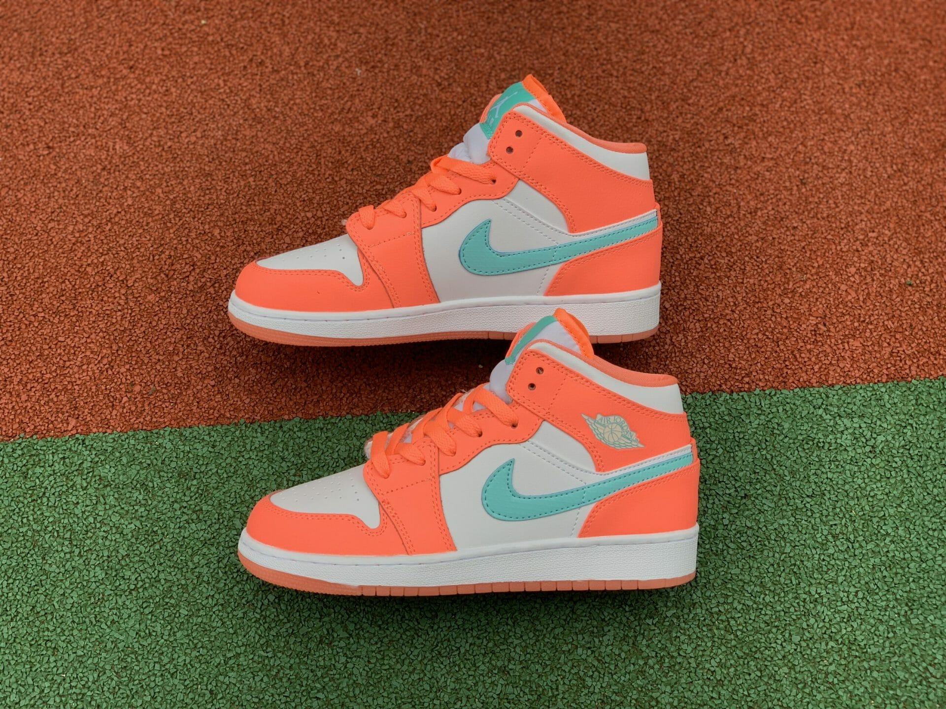 Air Jordan 1 Mid Orange Green (1)