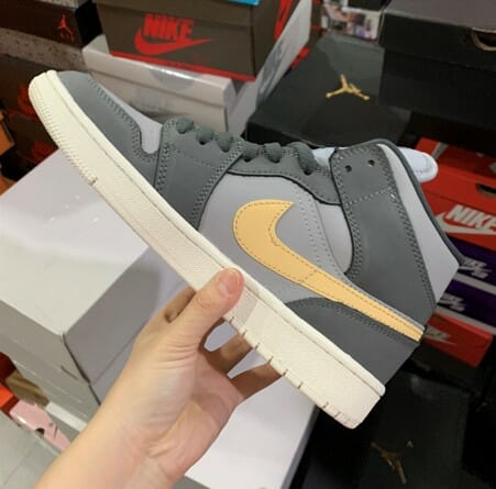 Air Jordan 1 Mid White Grey Powder