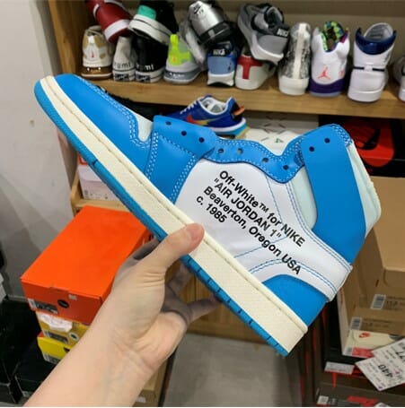 Air Jordan 1 UNC
