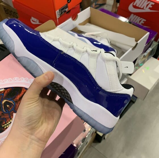 Air Jordan 11 WMNS Low Concord