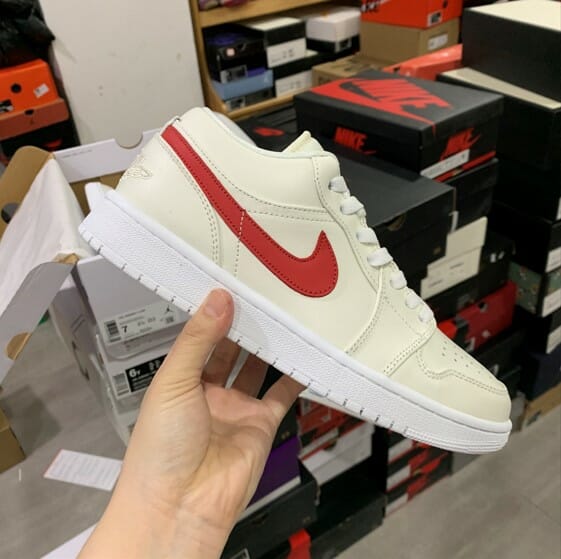 Air Jordan 1 Low “University Red”