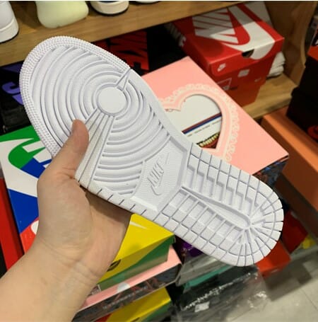 Air Jordan 1 Mid Quilted Plain White Air Jordan 1 Mid Quilted Plain White