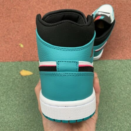 Air Jordan 1 Mid South Coast Beach Air Jordan 1 Mid South Coast Beach