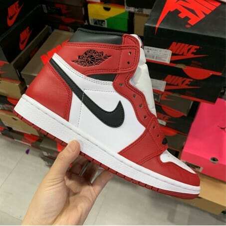 Air Jordan 1 OG Chicago Red White