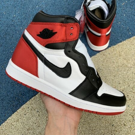 Air Jordan 1 Satin WMNS Black Toe