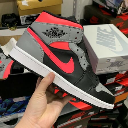 Air Jordan 1 Mid Black Grey Pink