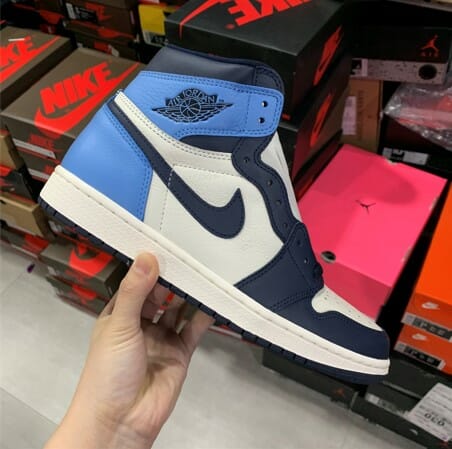 Air Jordan 1 OG Obsidian