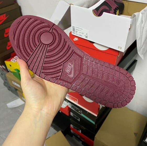 Air Jordan 1 Low Beetroot Gold Pendant Air Jordan 1 Low Beetroot Gold Pendant