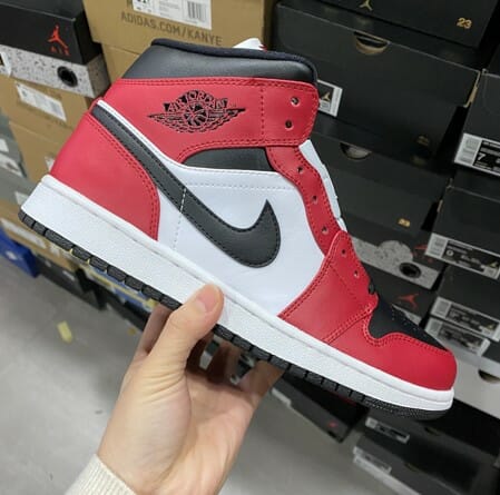 Air Jordan 1 Mid Black Red