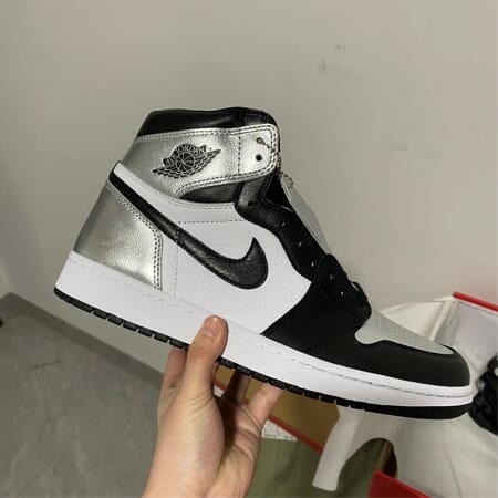 Air Jordan 1 WMNS “Silver Toe”