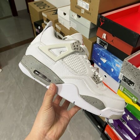 Air Jordan 4 “White Oreo”