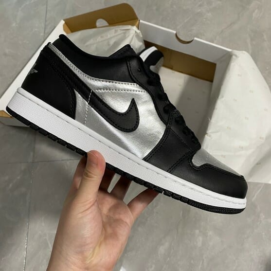 Air Jordan 1 Low “Metallic Silver”