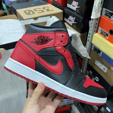 Air Jordan 1 Mid Banned