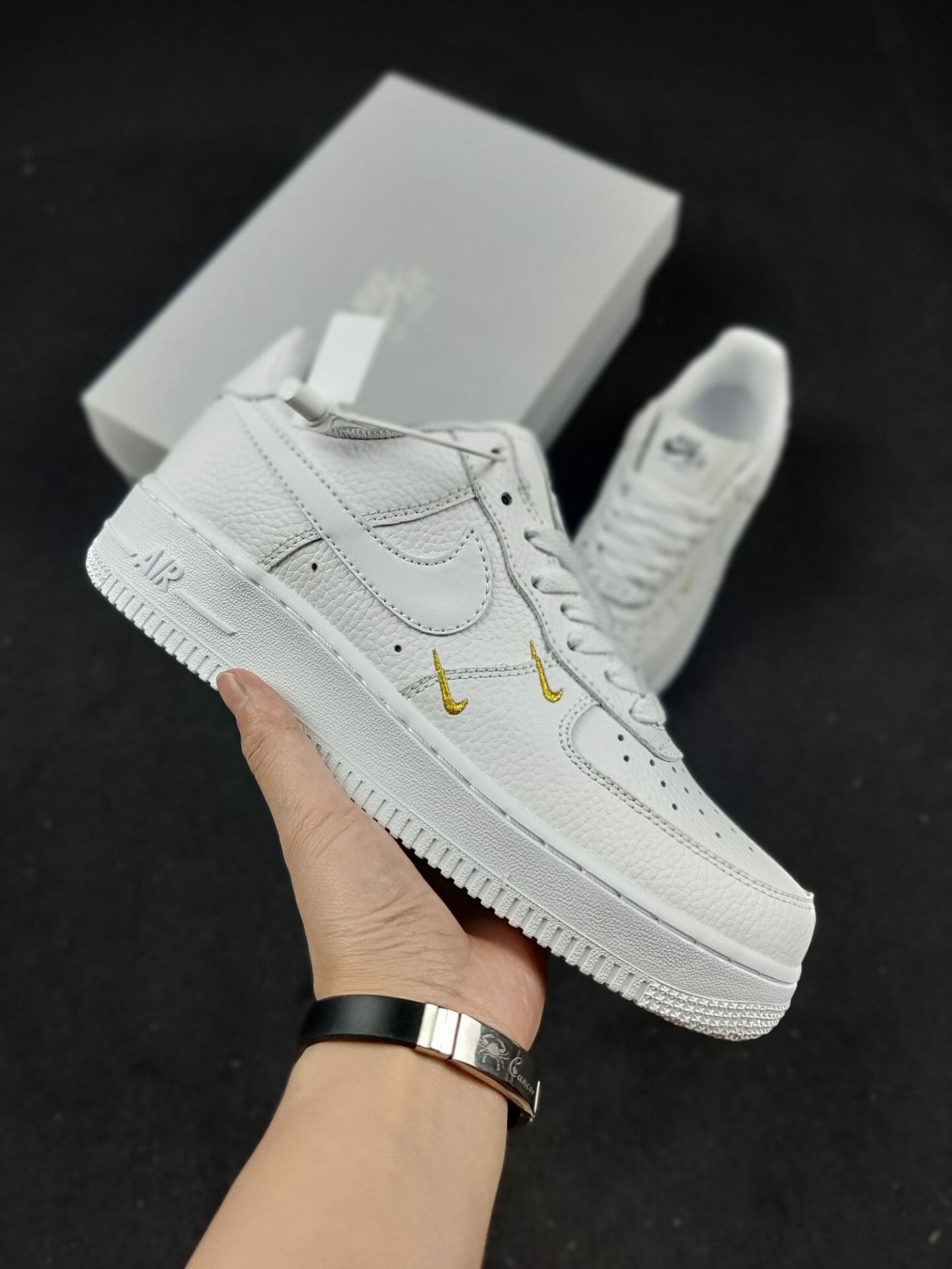 Air Force 1 '07 Essential White Metallic Gold Swoosh