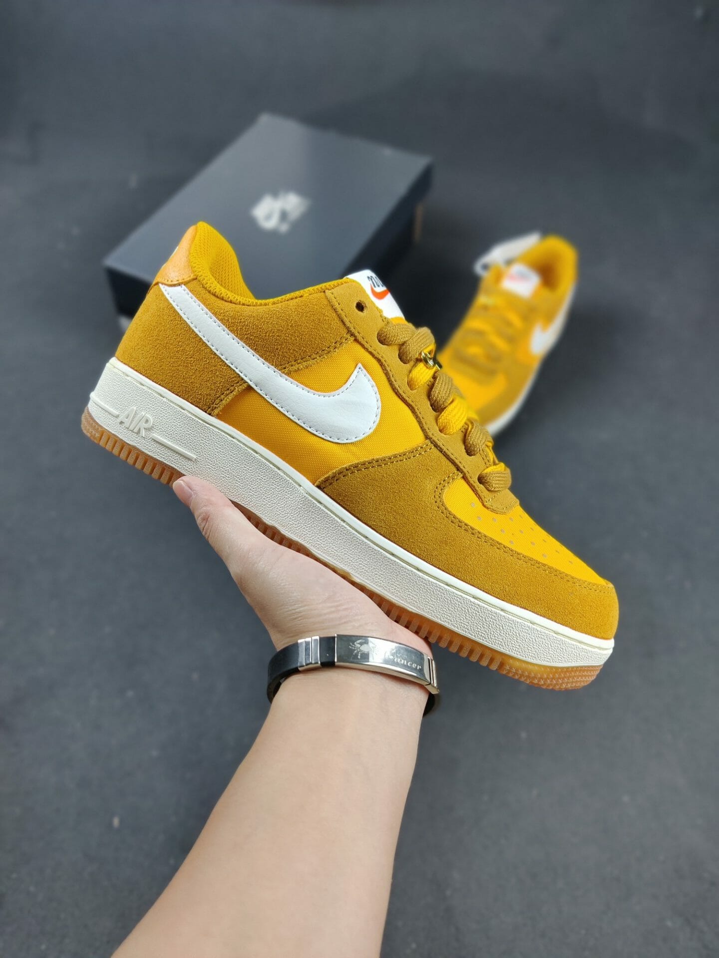 Air Force 1 '07 Gold Suede Sail