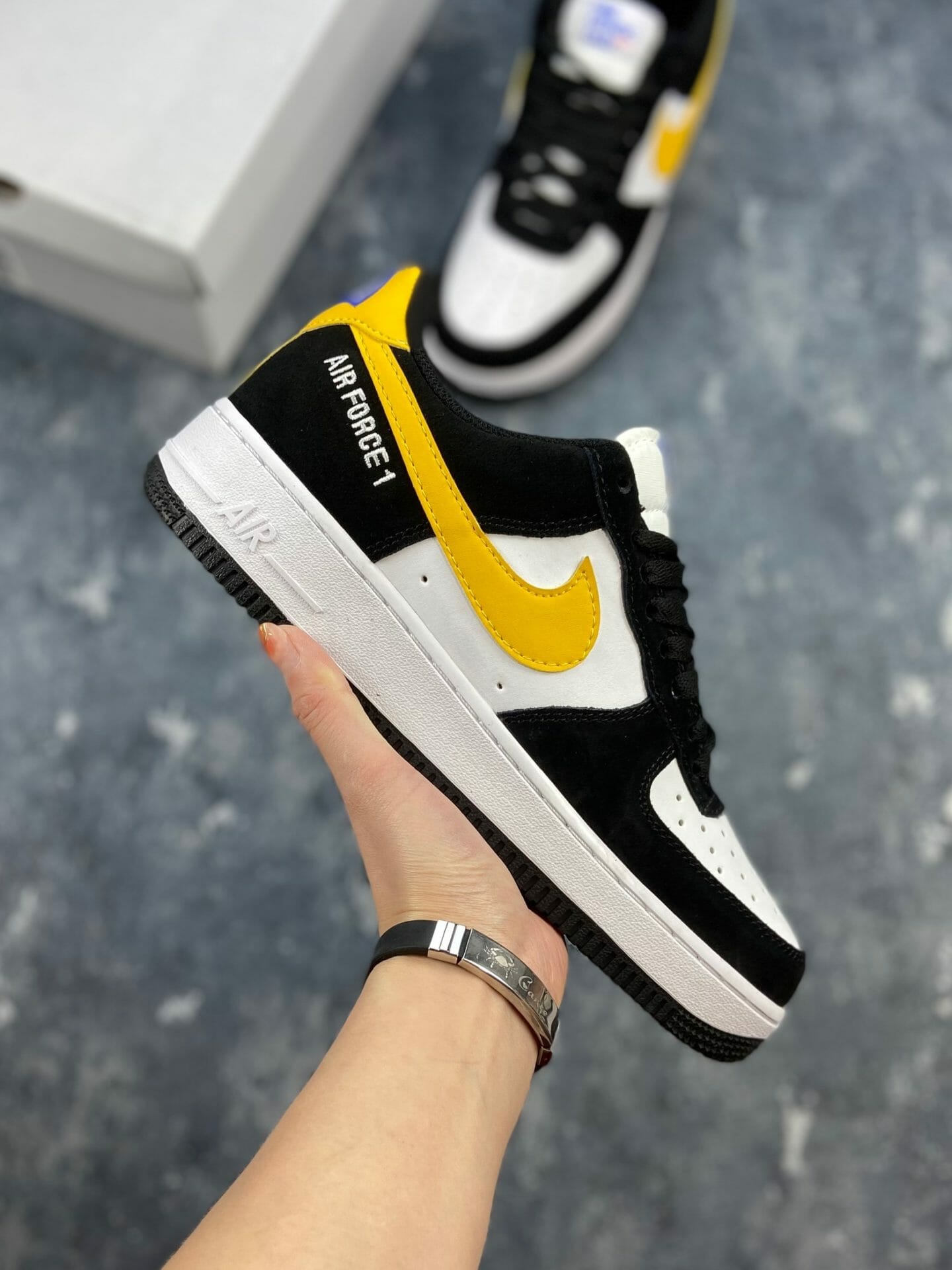 Air Force 1 '07 LV8 Athletic Club Black University Gold