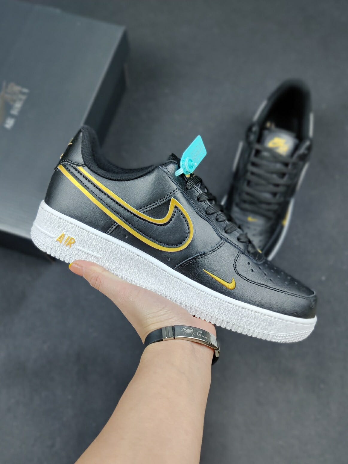 Air Force 1 '07 LV8 Metallic Swoosh Black Gold