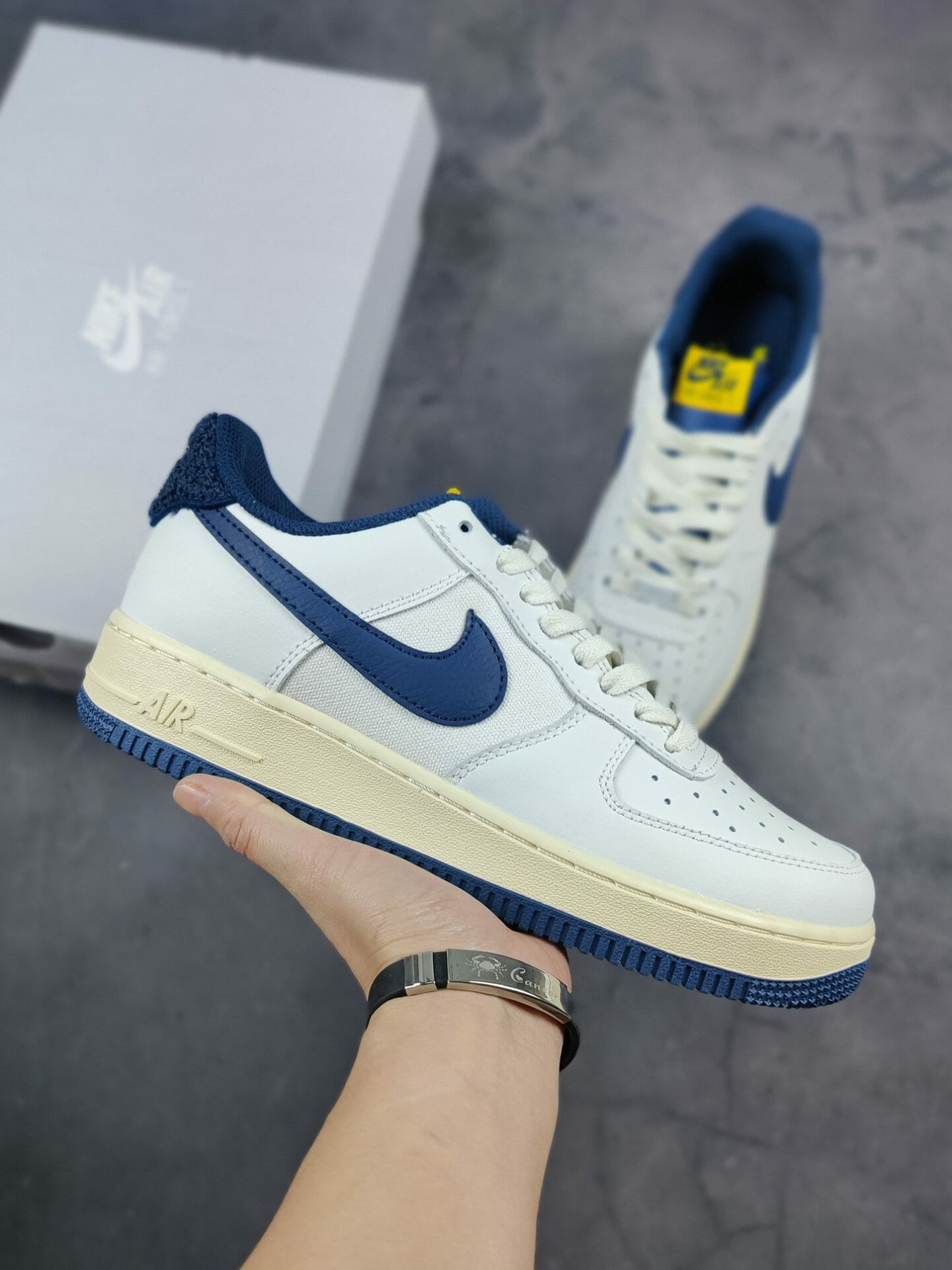 Air Force 1 '07 LV8 White Midnight Navy