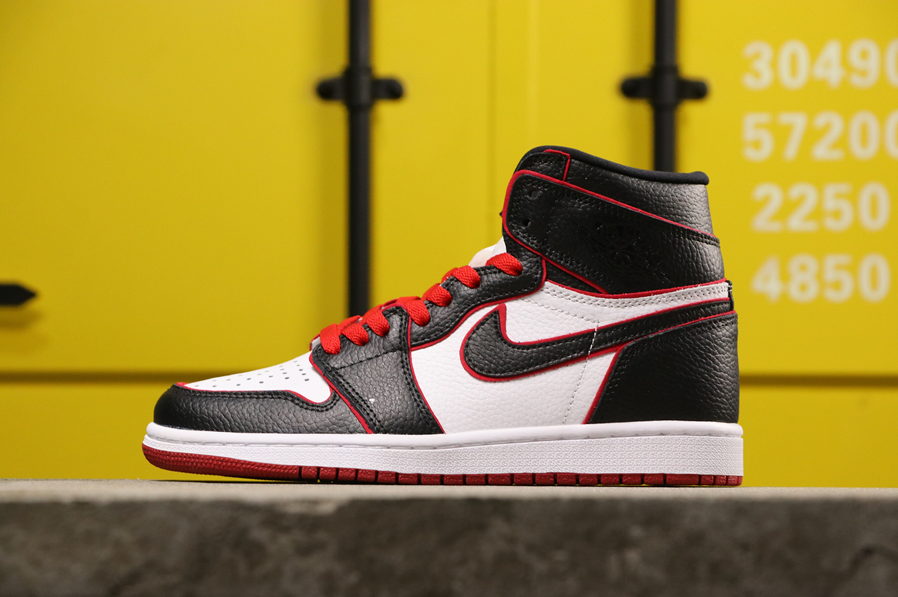 Air Jordan 1 High Bloodline