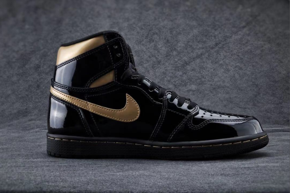 Air Jordan 1 High OG Black Metallic Gold