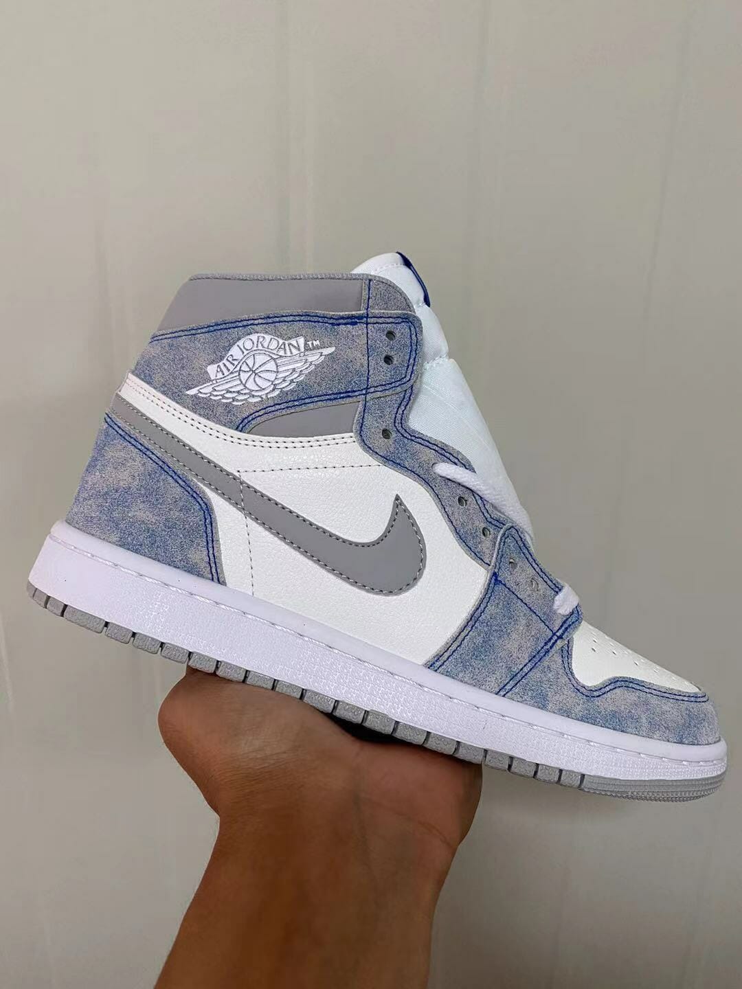 Air Jordan 1 High OG GS Hyper Royal