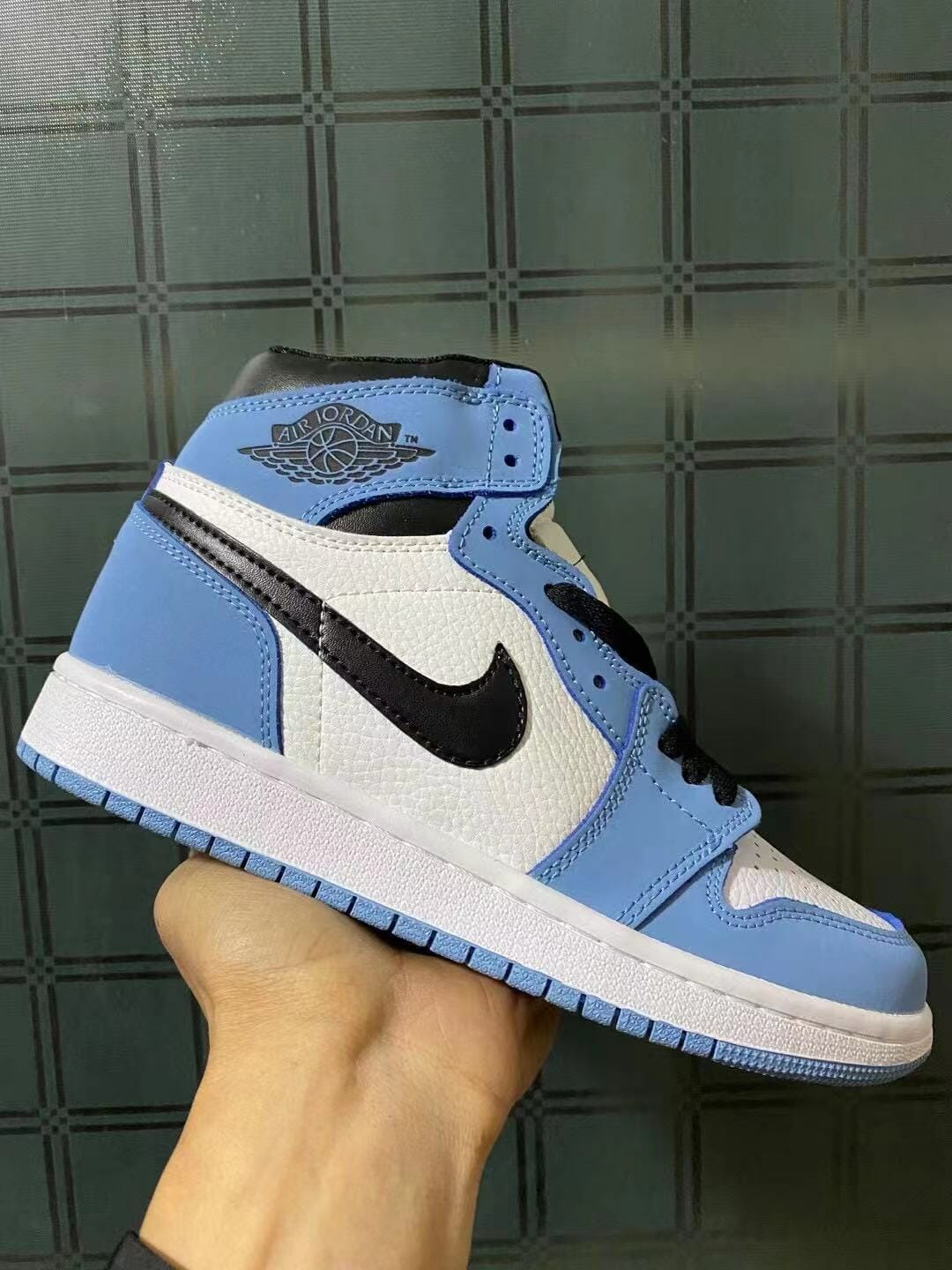 Air Jordan 1 High OG University Blue
