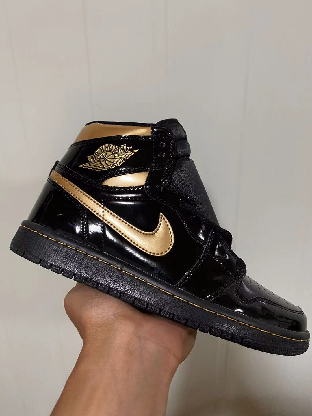 Air Jordan 1 Metallic Gold
