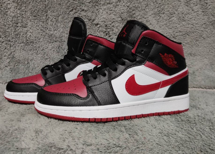 Air Jordan 1 Mid “Bred Toe”