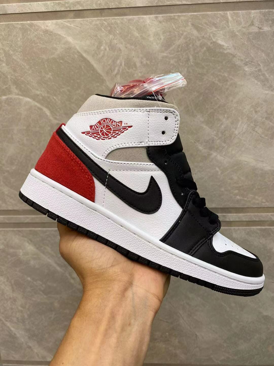 Air Jordan 1 Mid Red Black Toe