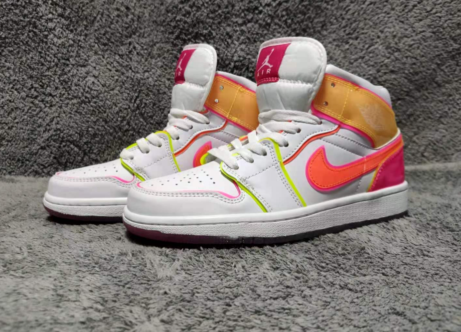 Air Jordan 1 Mid SE GS Edge Glow