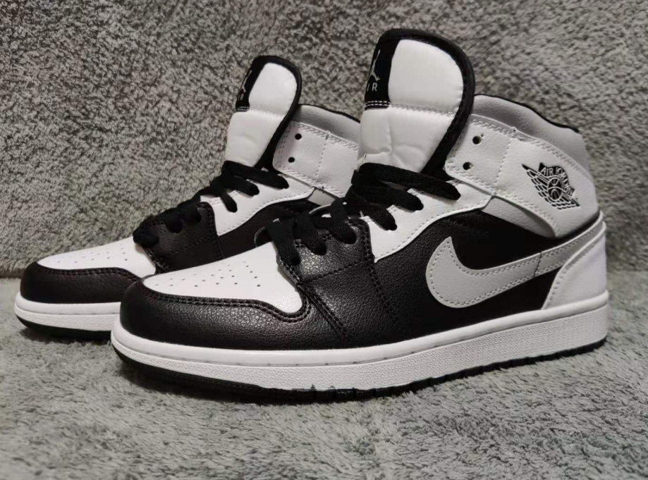 Air Jordan 1 Mid Tricolor