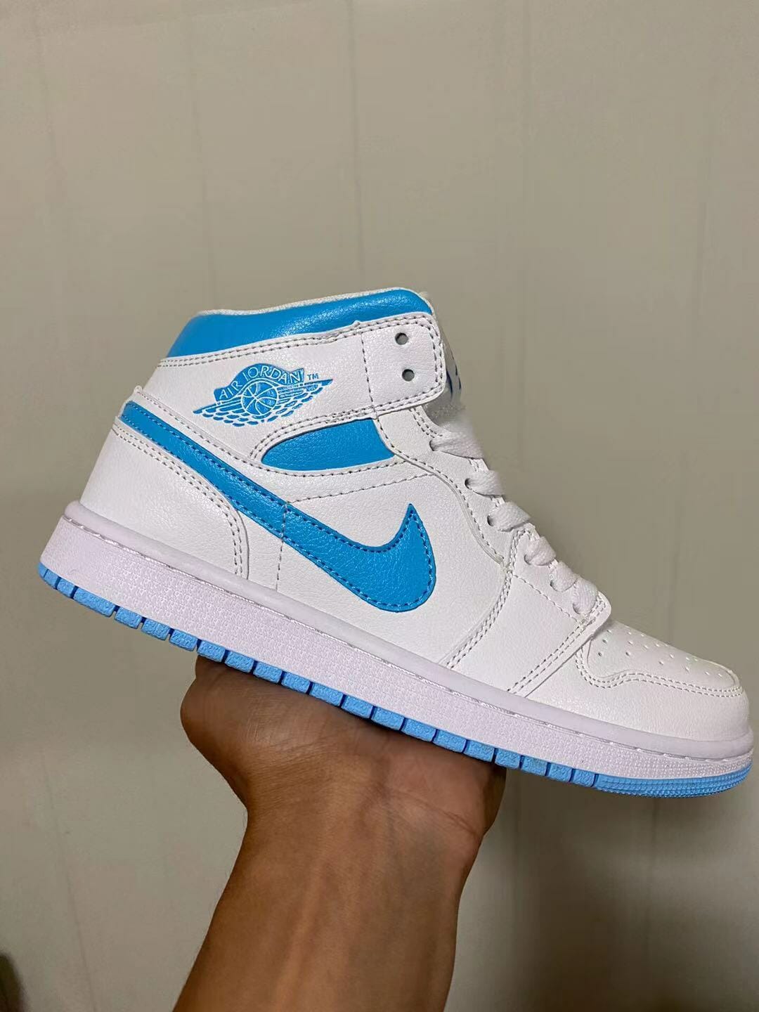 Air Jordan 1 Mid “UNC”
