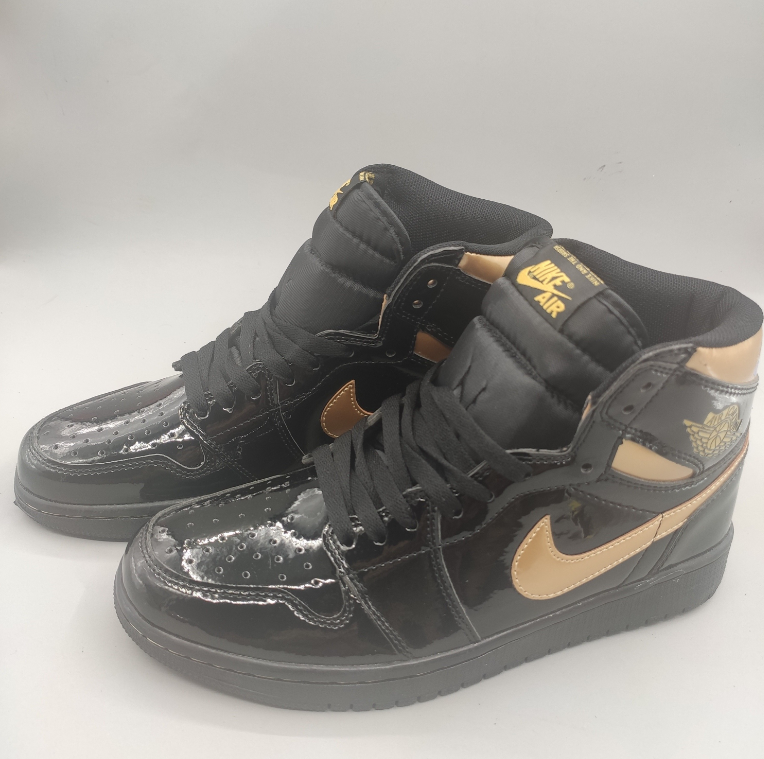 Air Jordan 1 Retro Black Metallic Gold