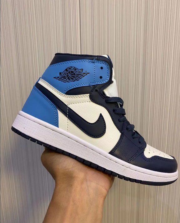 Air Jordan 1 Retro High OG UNC Obsidian