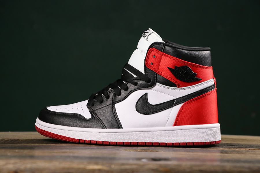 Air Jordan 1 Retro High Satin Black Toe