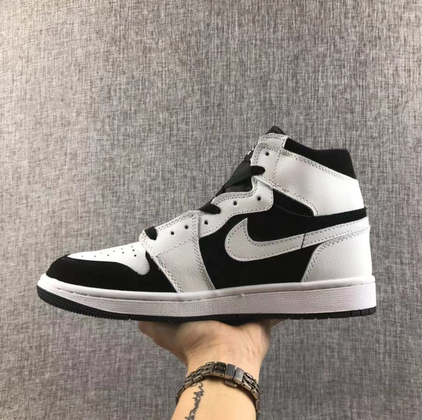 Air Jordan 1 Retro Mid Tuxedo
