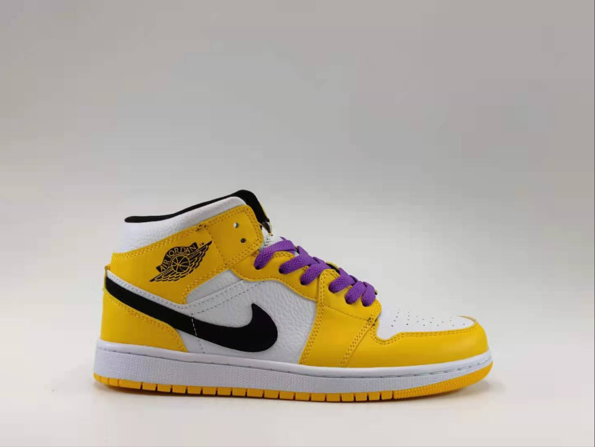 Air Jordan 1 University Gold Black