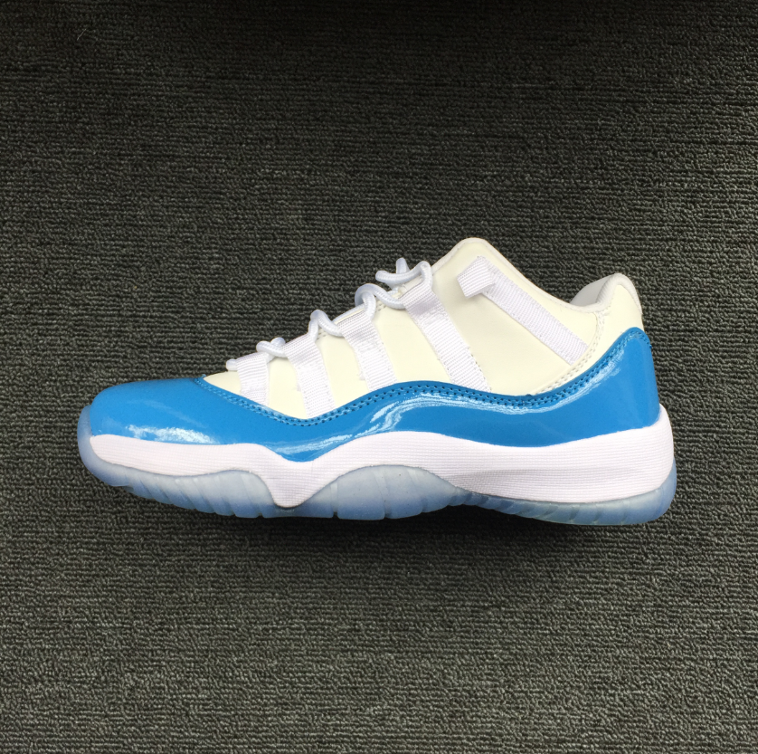 Air Jordan 11 Low UNC