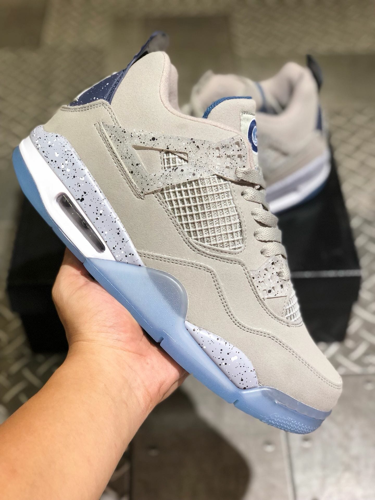 Air Jordan 4 Light Gray