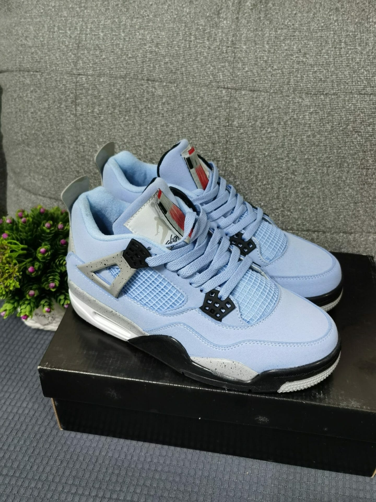 Air Jordan 4 UNC