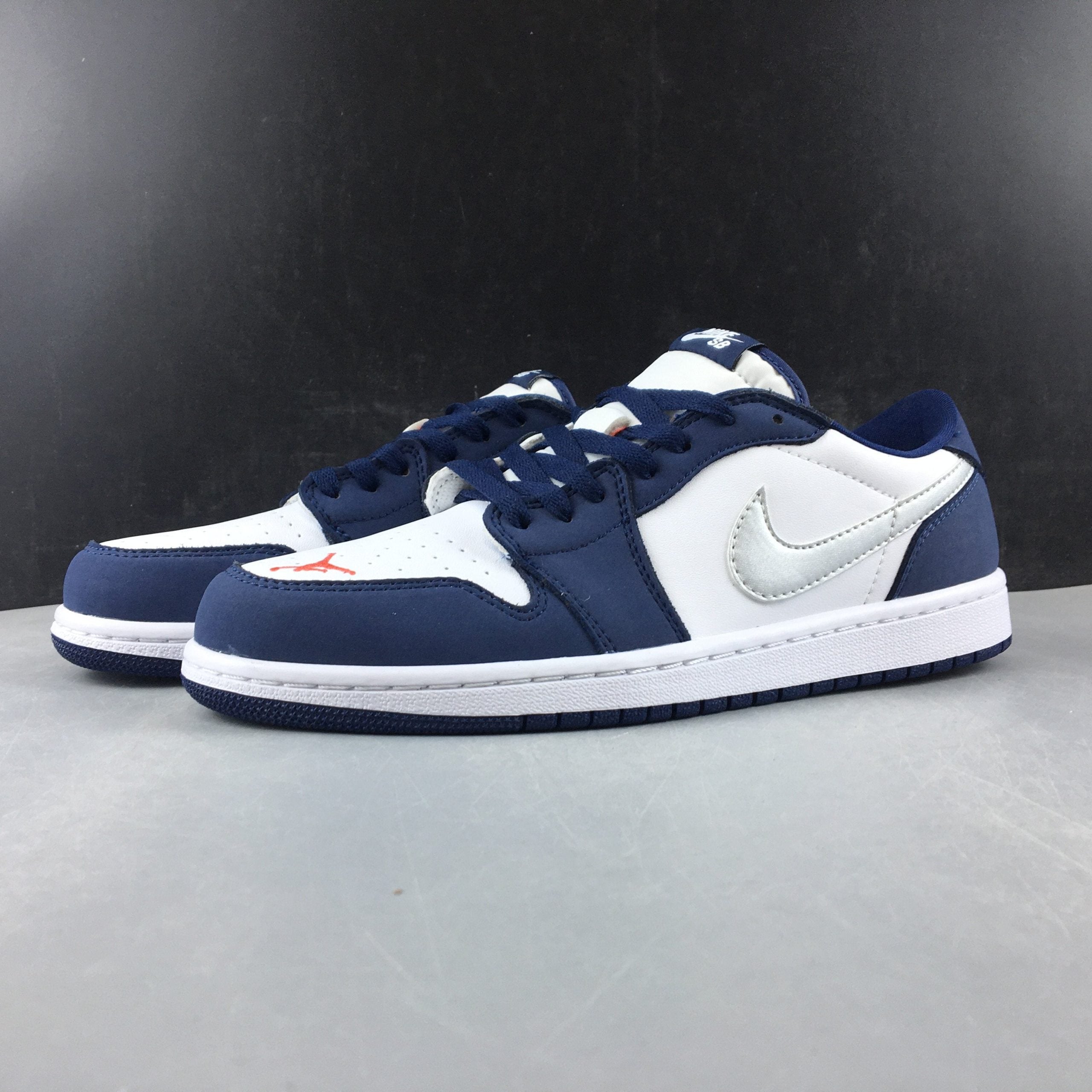 07a83481-Jordan1LowSBMidnightNavy_1_1a12cbdd-ca3c-4509-a2d9-bb4377ce4aa9-scaled-1.jpg