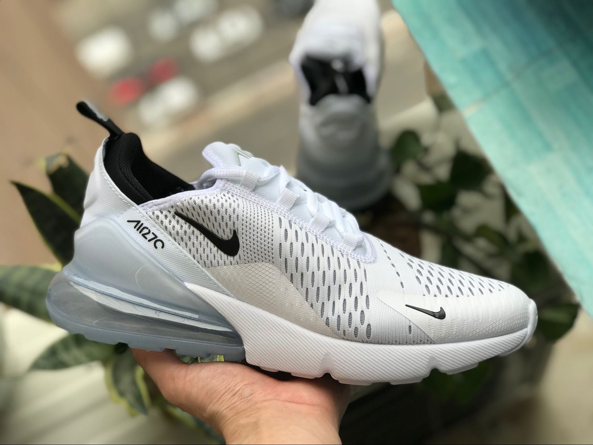 1d5d1522-NikeAirMax270WhiteBlack_12_526dc106-55da-4faf-baf3-42d848b63ebe.jpg