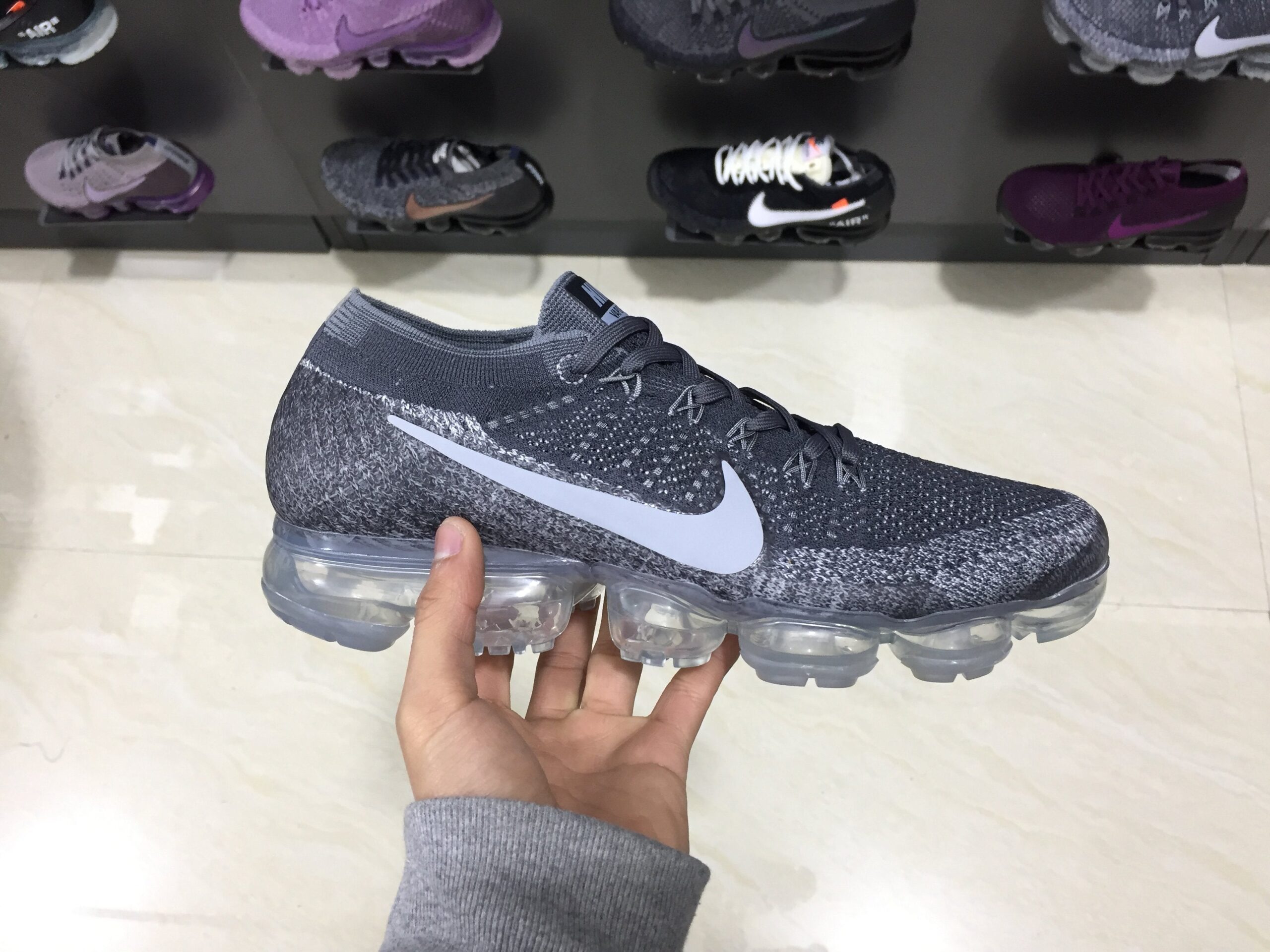 380cbb44-NikeAirVaporMaxAsphalt_1_ffbe8ebc-7278-4835-a9d0-93b14e88692c.jpg