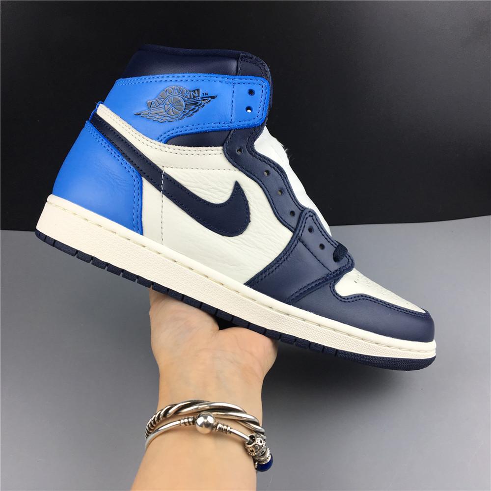39b1fb40-Jordan1RetroHighObsidianUNC_3_0004b9b6-a80c-48ab-b887-a82e9dcb3599.jpg