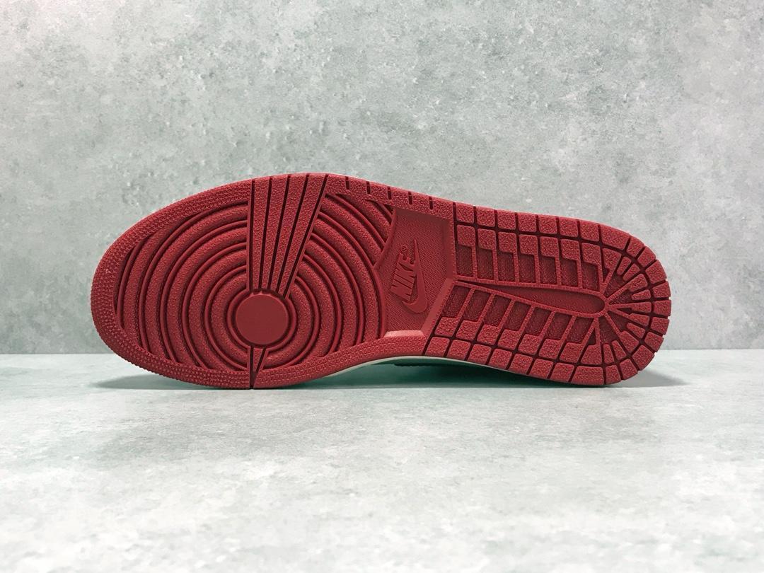 3d4f4a3c-Jordan1RetroHighBredToe_5_9d241e77-00af-4d6b-bc70-89ffaa6e7760.jpg