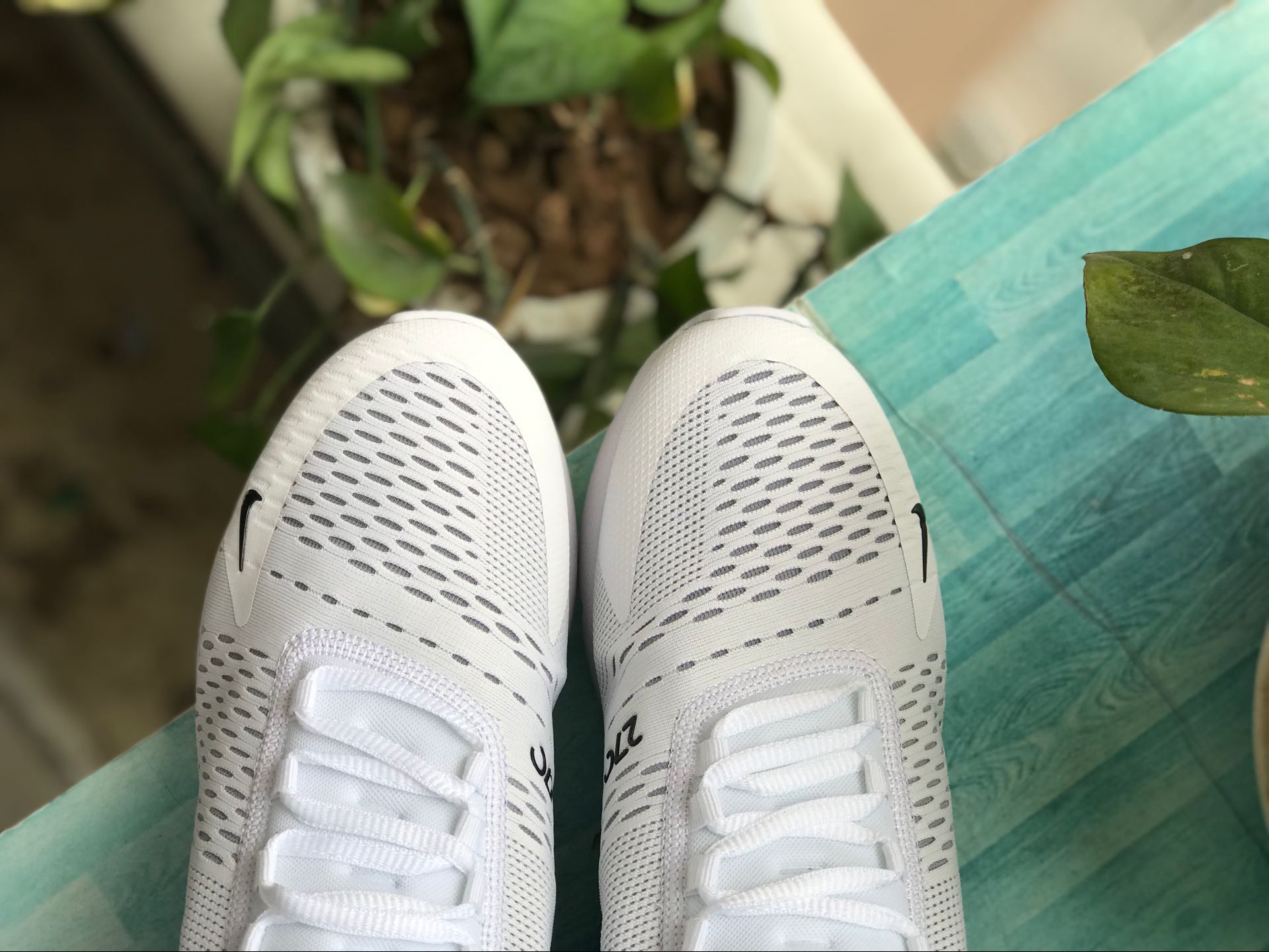 40c00997-NikeAirMax270WhiteBlack_10_4aad92e6-76f0-485f-8142-532003f9dfcc.jpg