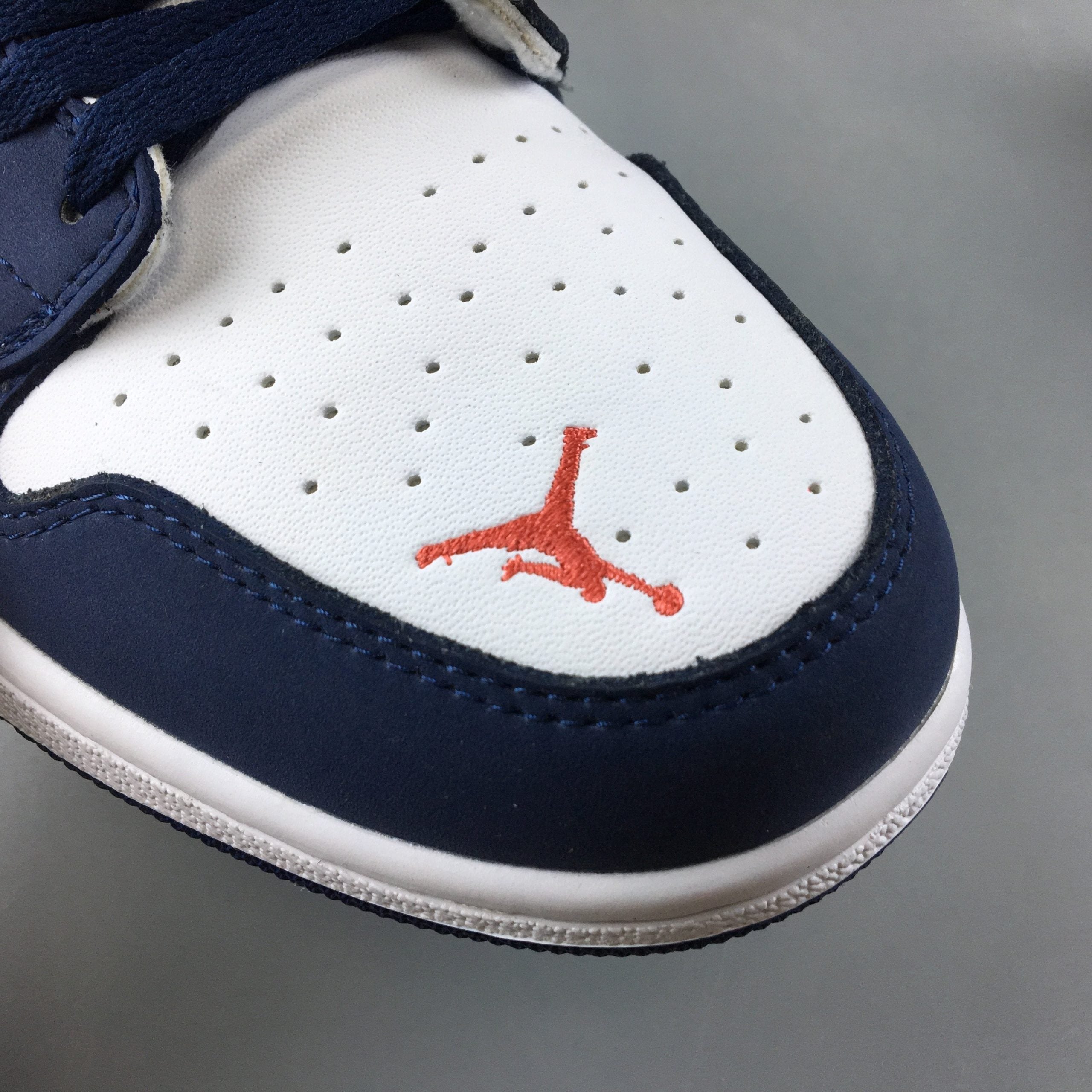 4b361a21-Jordan1LowSBMidnightNavy_2_9dbfceb5-326d-41dc-9955-268fe1190b37-scaled-1.jpg