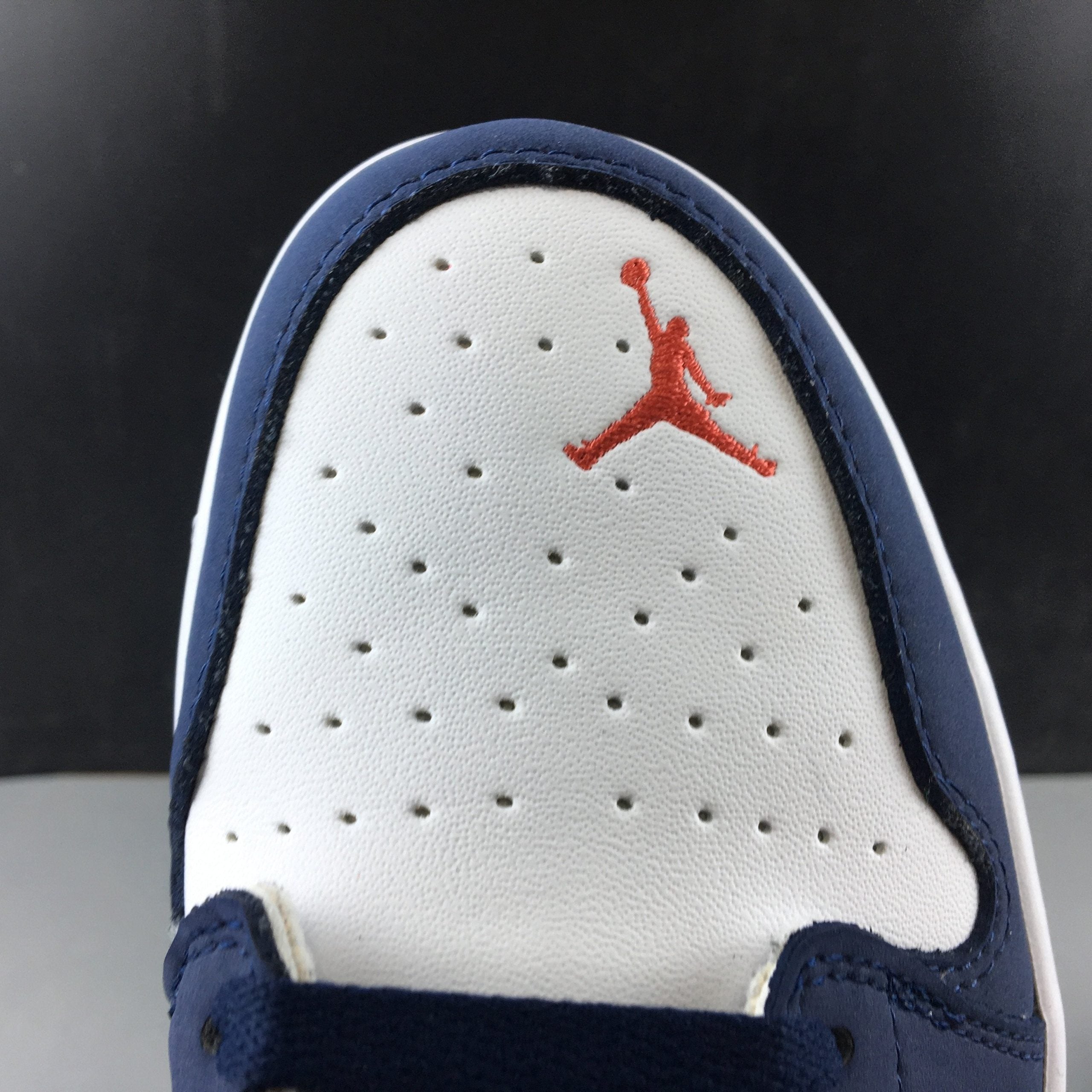584ef874-Jordan1LowSBMidnightNavy_8_1ab2edde-d231-46bf-86f4-026e319ec9f9-scaled-1.jpg